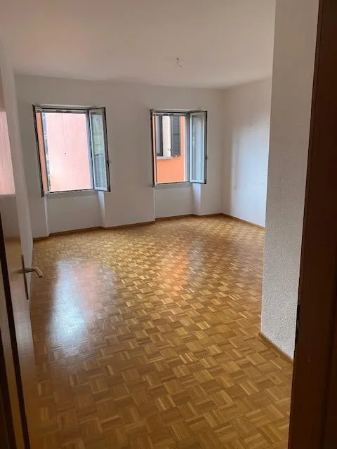 Spazioso 4.5 locali con giardino privato in elegante casa – Foto 7 von 8