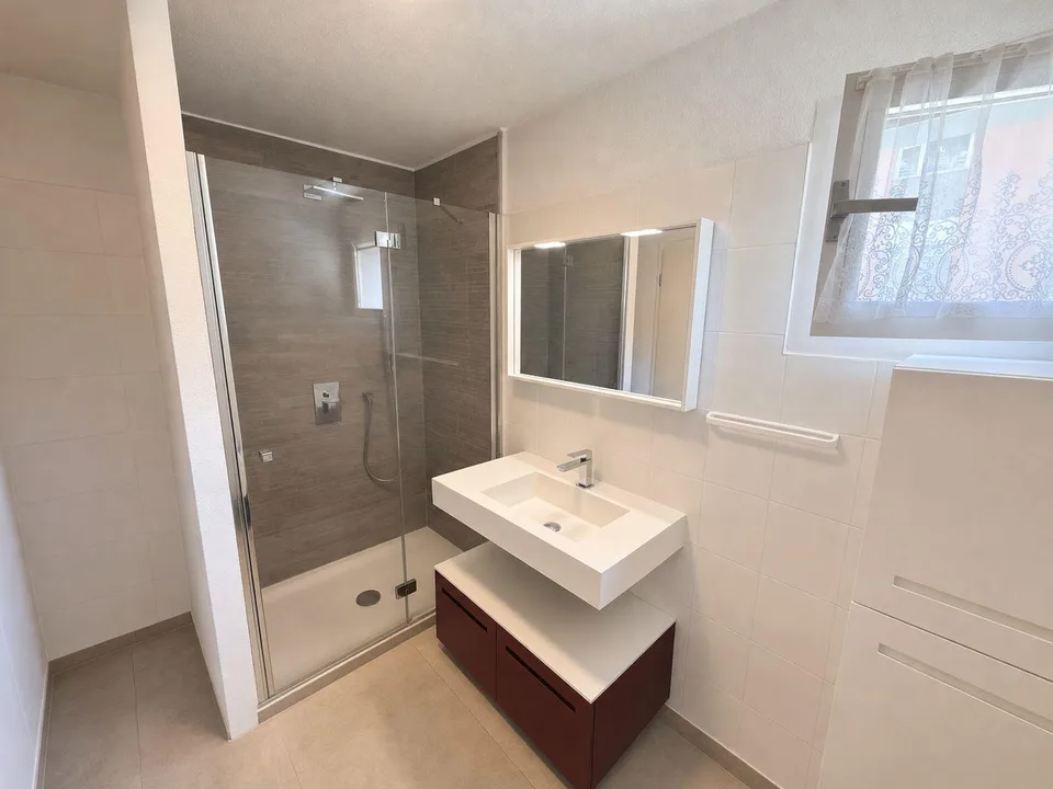 Elegante 4.5 Locali con 2 Terrazze e 3 Posteggi a Gordola – foto 9 di 14