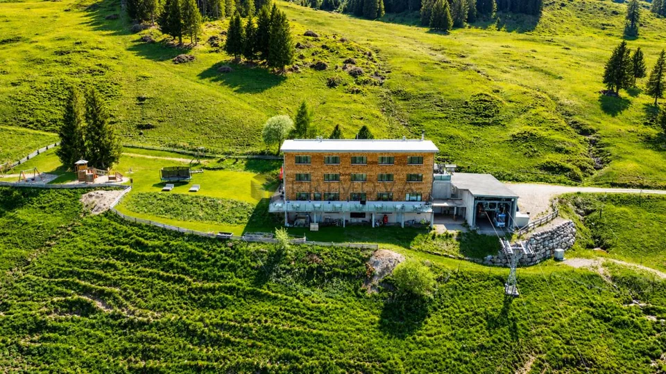Berghotel Schönhalden mit eigener Seilbahn