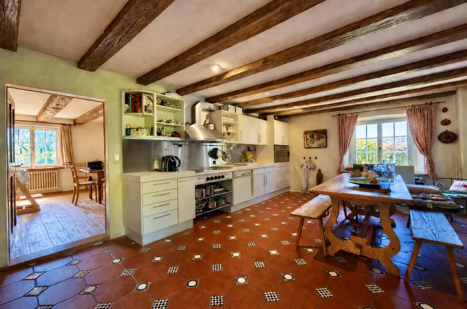 8.5-Zimmer-Landhaus mit Oekonomiegebäude: Eine Oase mit Charme, See...