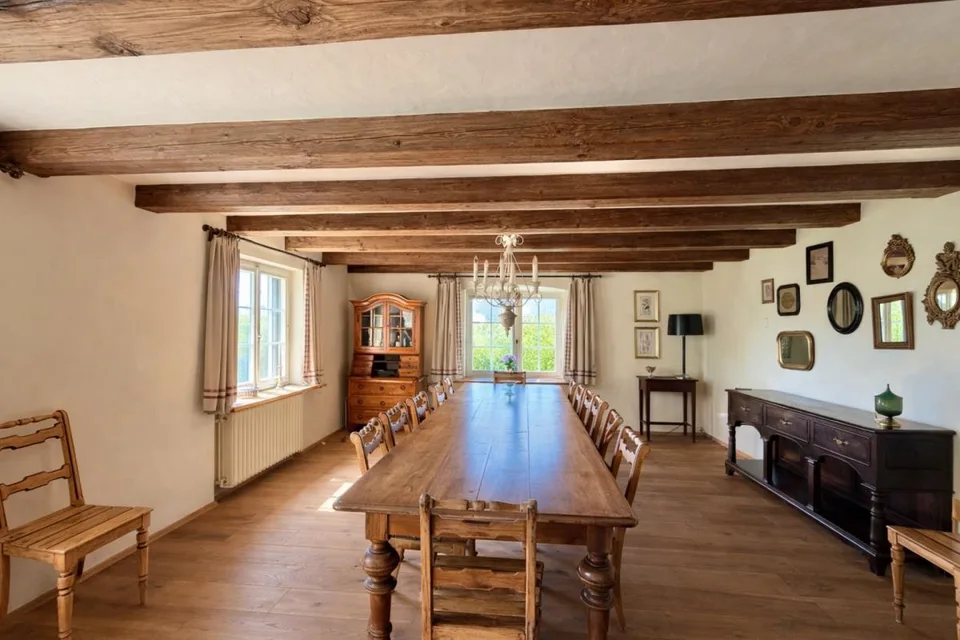 8.5-Zimmer-Landhaus mit Oekonomiegebäude: Eine Oase mit Charme, See...