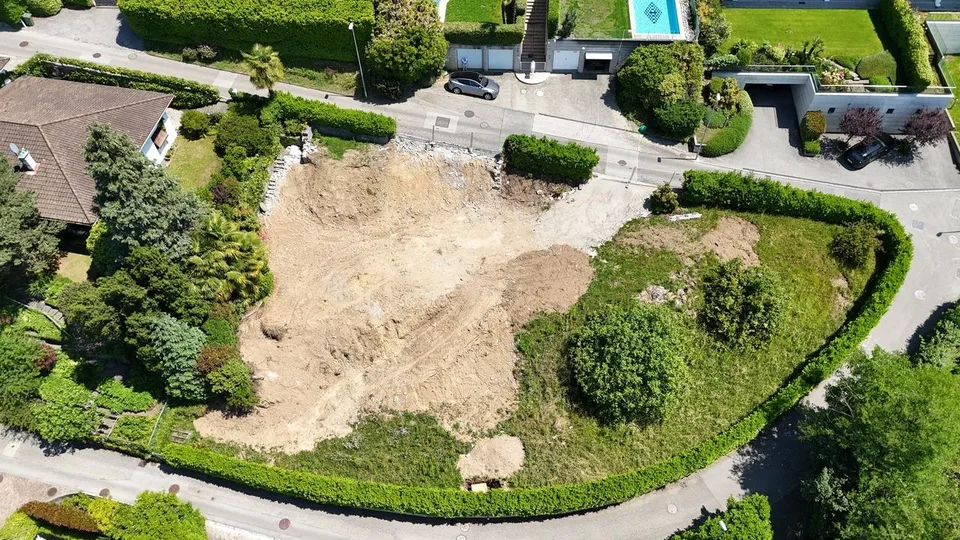 Terreno Edificabile a Montagnola con Splendida Vista sul Lago
