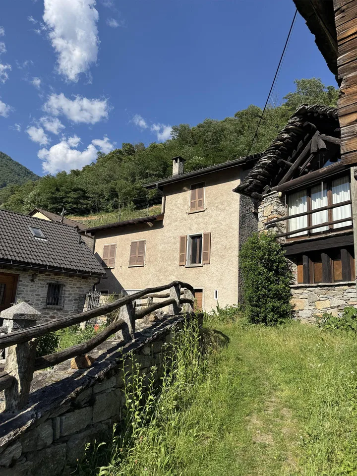 Autentico rustico con giardino - Valle di Blenio