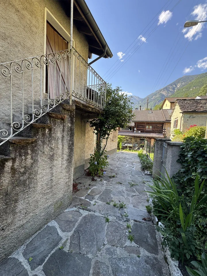 Autentico rustico con giardino - Valle di Blenio