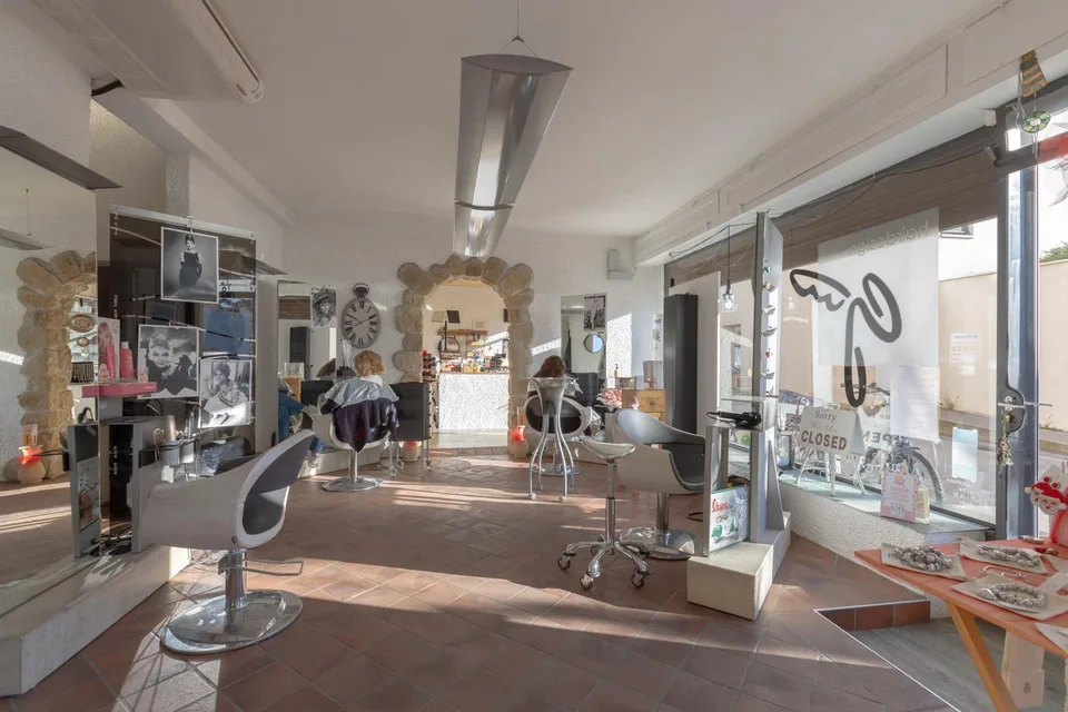 ELEGANTE BILOCALE COMMERCIALE SUL LUNGOLAGO A MELIDE
