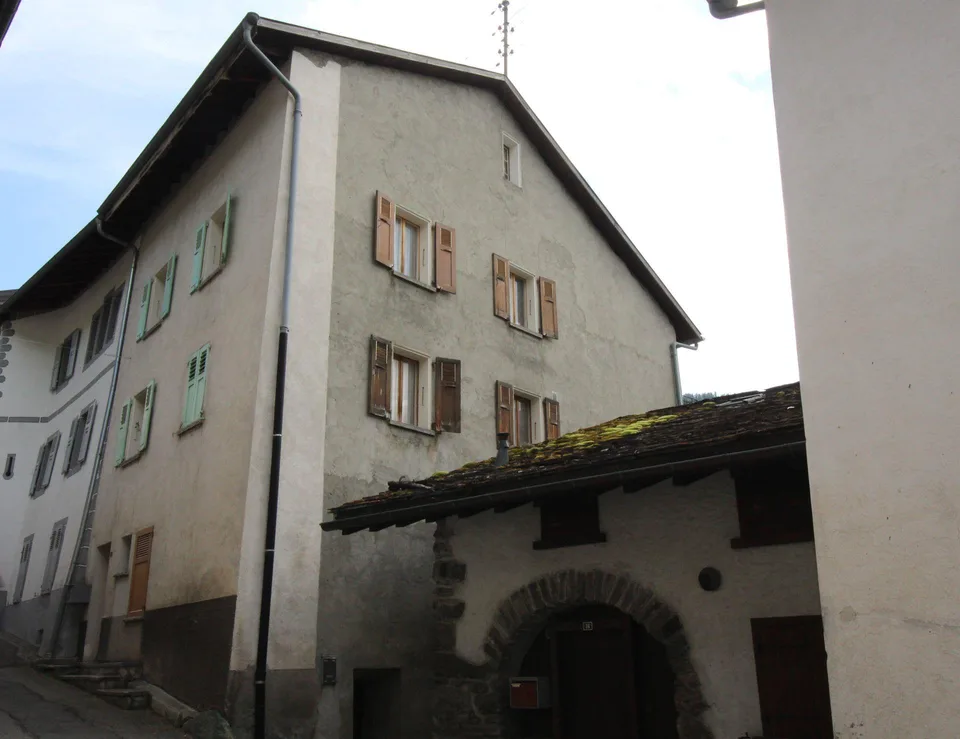 Casa di villaggio con 2 appartamenti | 8 stanze | Giardino | Sottotetti convertibili