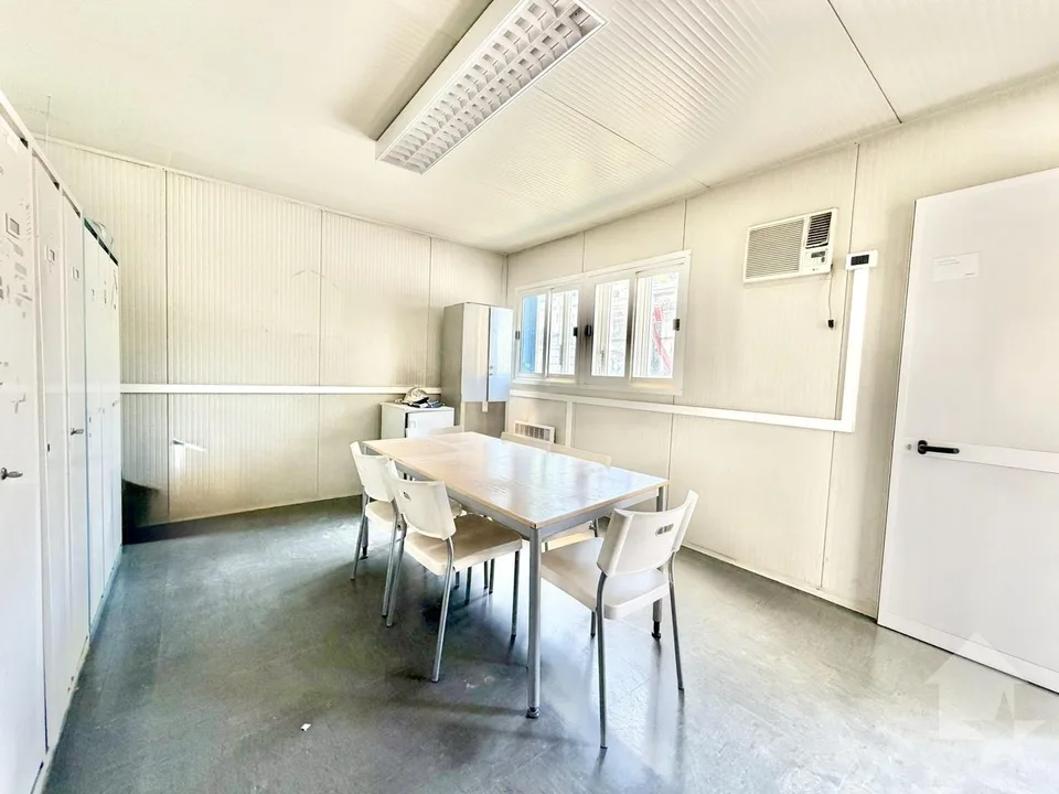 Halle industrielle de 20'500 m3 et de 2'130 m2 avec accès sécurisé – foto 11 di 12