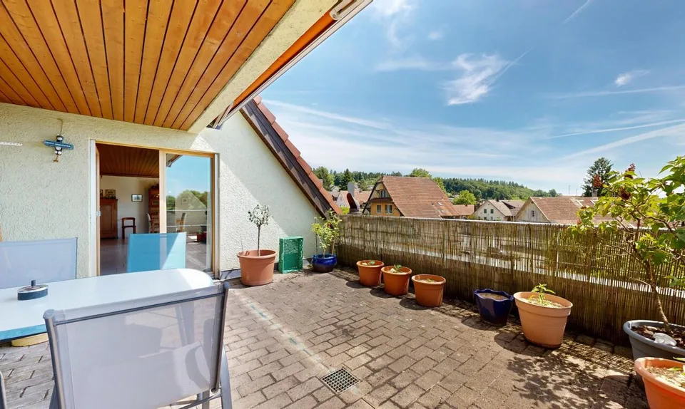 Spacieux appartement de 4.5 pièces avec cheminée et vue panoramique