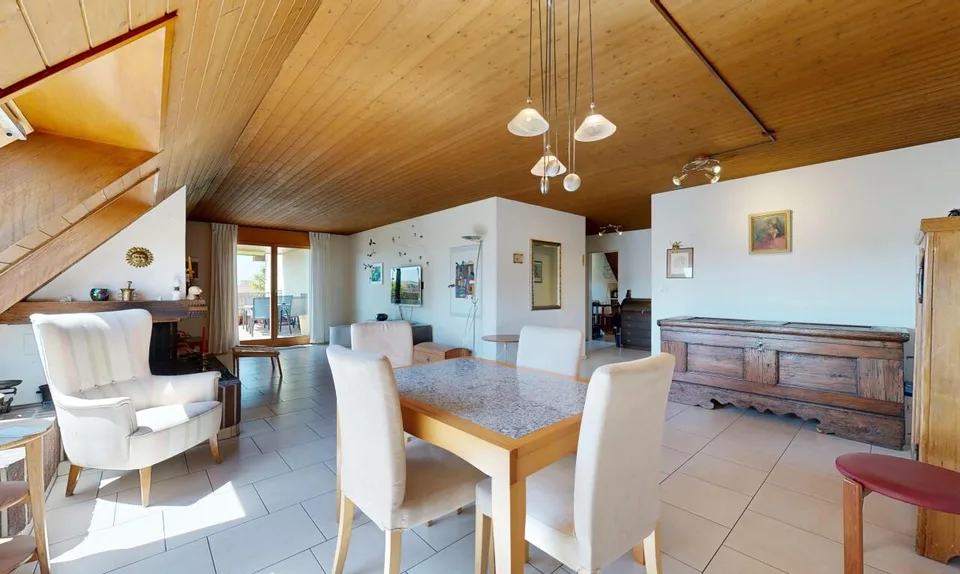 Spacieux appartement de 4.5 pièces avec cheminée et vue panoramique