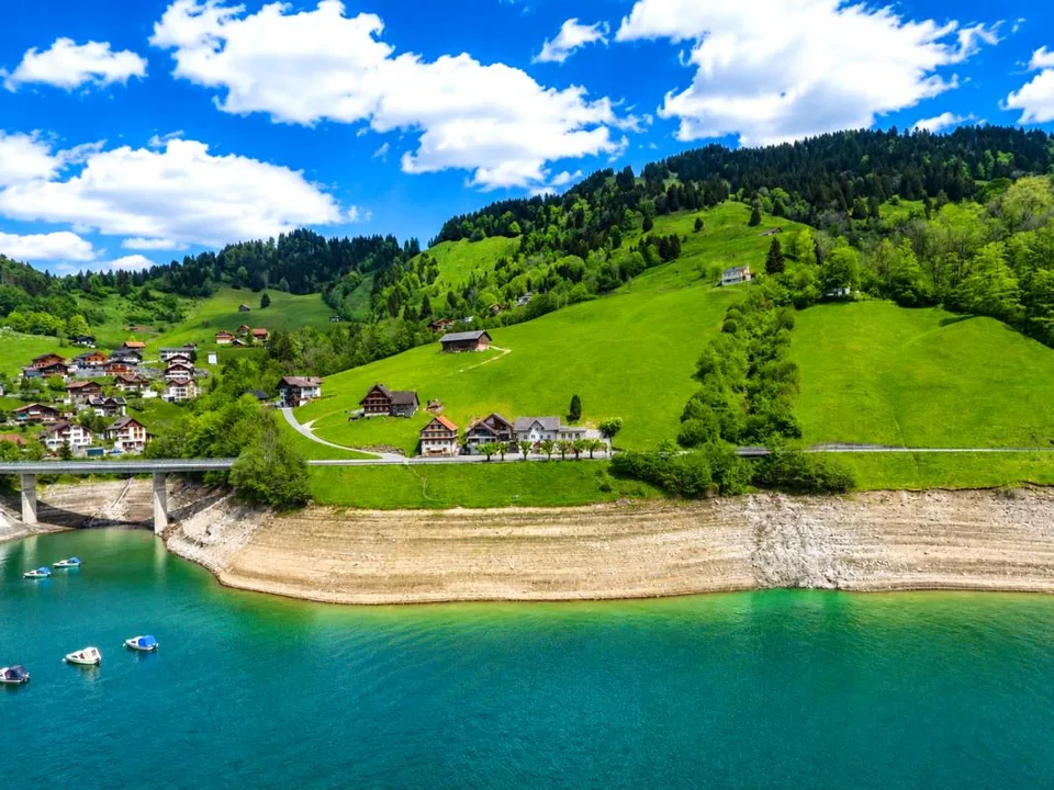 Traumhafte See- und Bergsicht