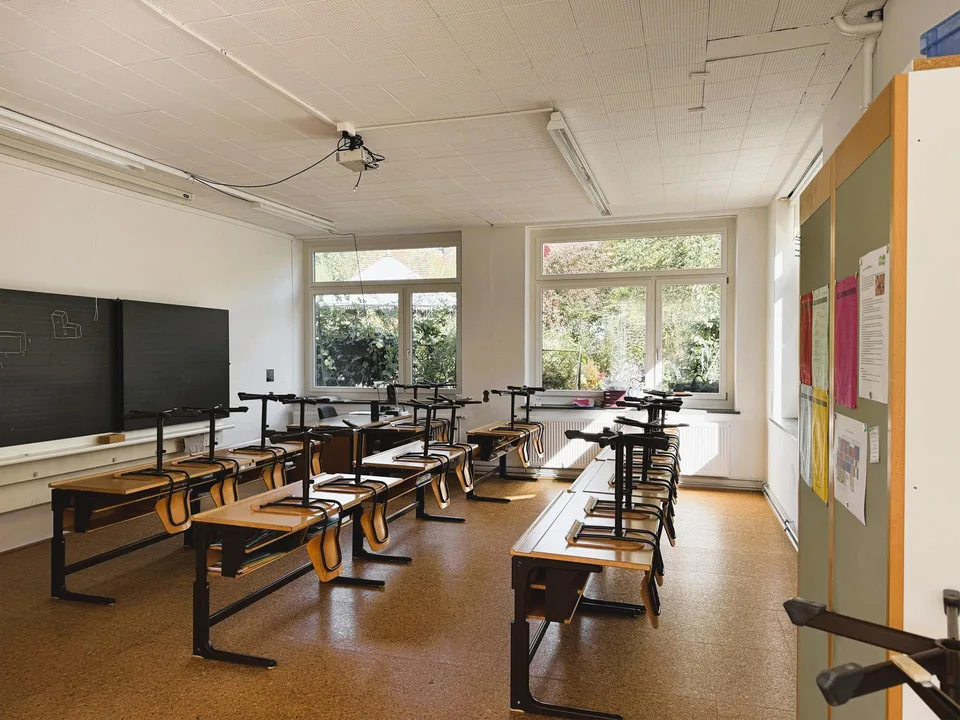 Gewerbeliegenschaft, gut unterhalten mit 4 Einzelgaragen im Zentrum