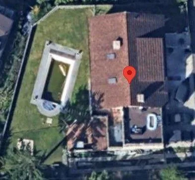 *Einfamilienhaus mit Schwimmbecken*