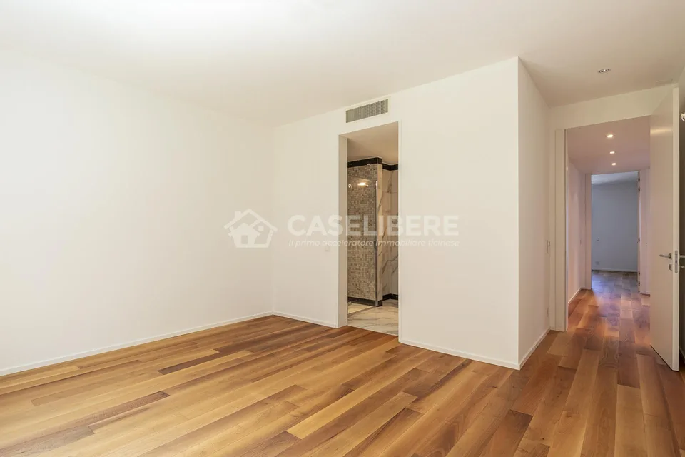 MERVEILLEUX 4.5 AVEC VUE EXCEPTIONNELLE À LUGANO - PARADISO – photo 20 sur 29