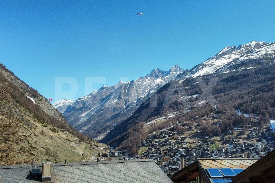Sonnige Bauparzelle mit Bergsicht