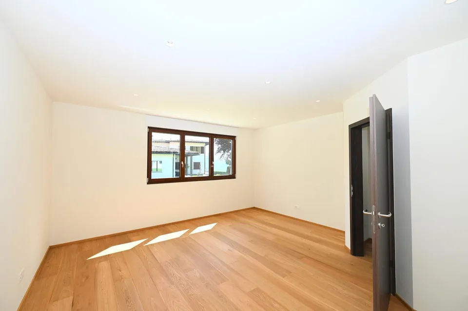 Splendida Villa Completamente Ristrutturata con Piscina e Vista Lago – Foto 13 von 15