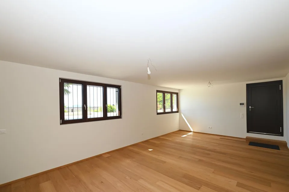 Splendida Villa Completamente Ristrutturata con Piscina e Vista Lago – Foto 15 von 15