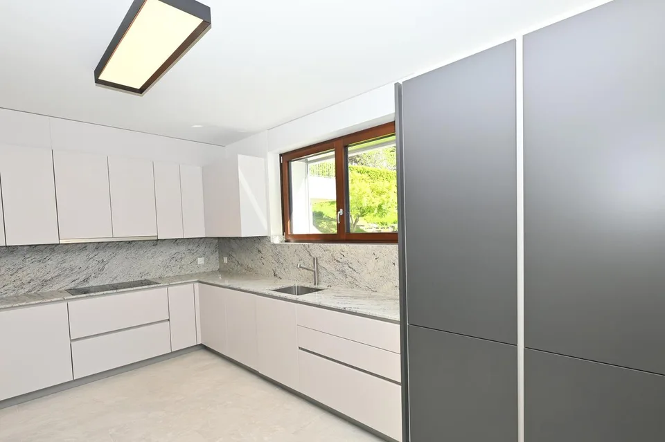 Splendida Villa Completamente Ristrutturata con Piscina e Vista Lago – Foto 8 von 15