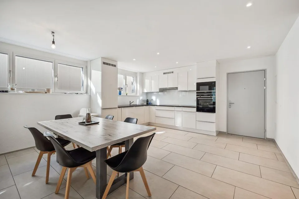 MODERNE UND HELLE GARTENWOHNUNG