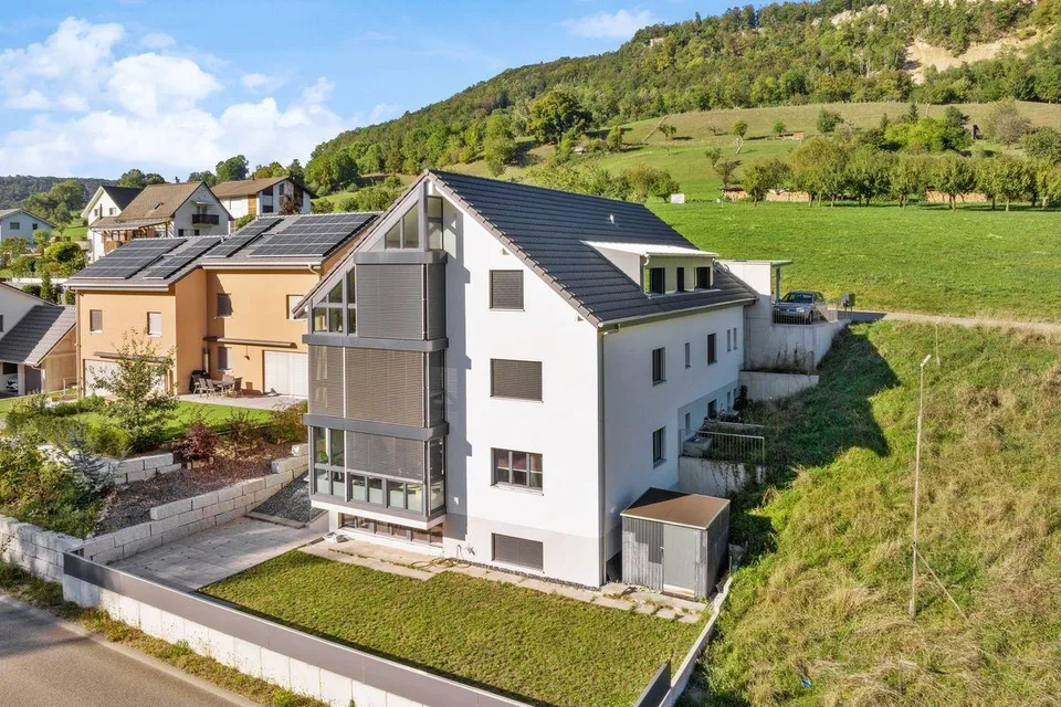 MODERNE UND HELLE GARTENWOHNUNG
