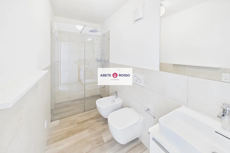 Splendido attico di 4.5 locali con ampia terrazza e finiture moderne. – Foto 26 von 29