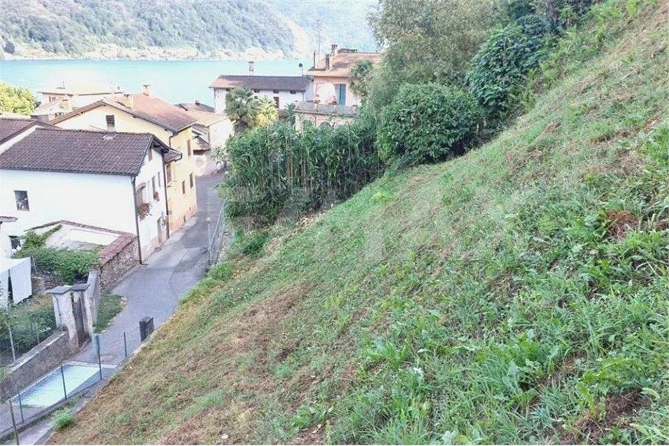 Terreno edificabile con bella vista lago e monti
