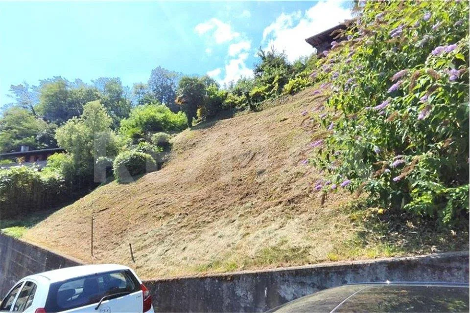 Terreno edificabile con bella vista lago e monti