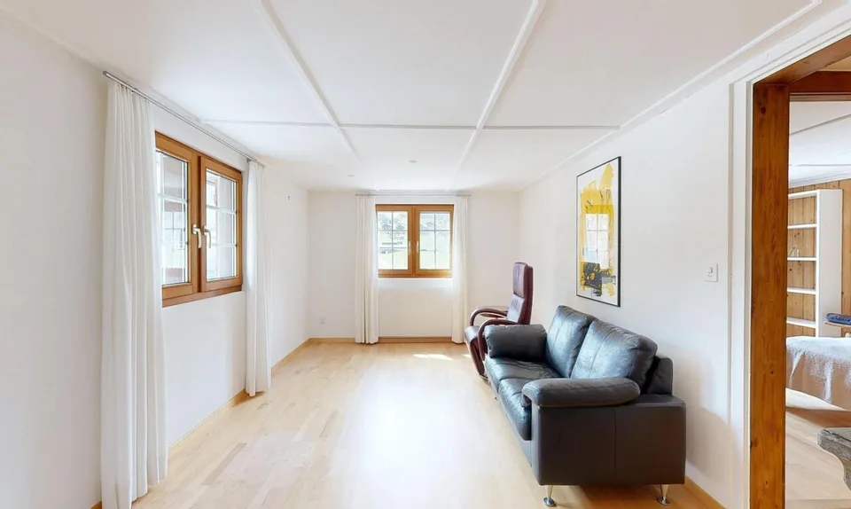 Grosszügige 5.5 Zimmer Wohnung mit Bündner Charme in Uors