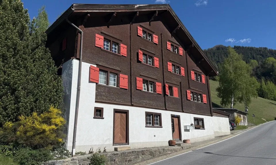 Grosszügige 5.5 Zimmer Wohnung mit Bündner Charme in Uors