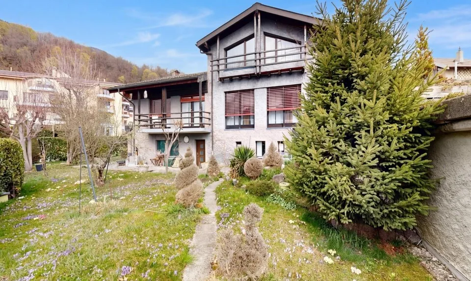 Casa atipica con laboratorio indipendente e grande potenziale a Savièse