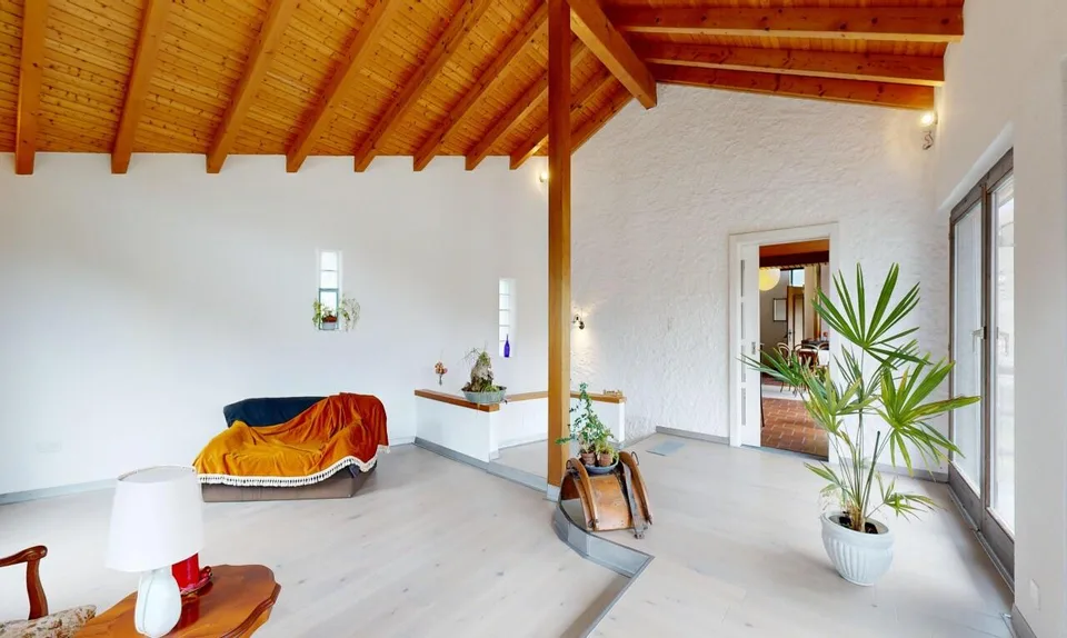 Casa atipica con laboratorio indipendente e grande potenziale a Savièse