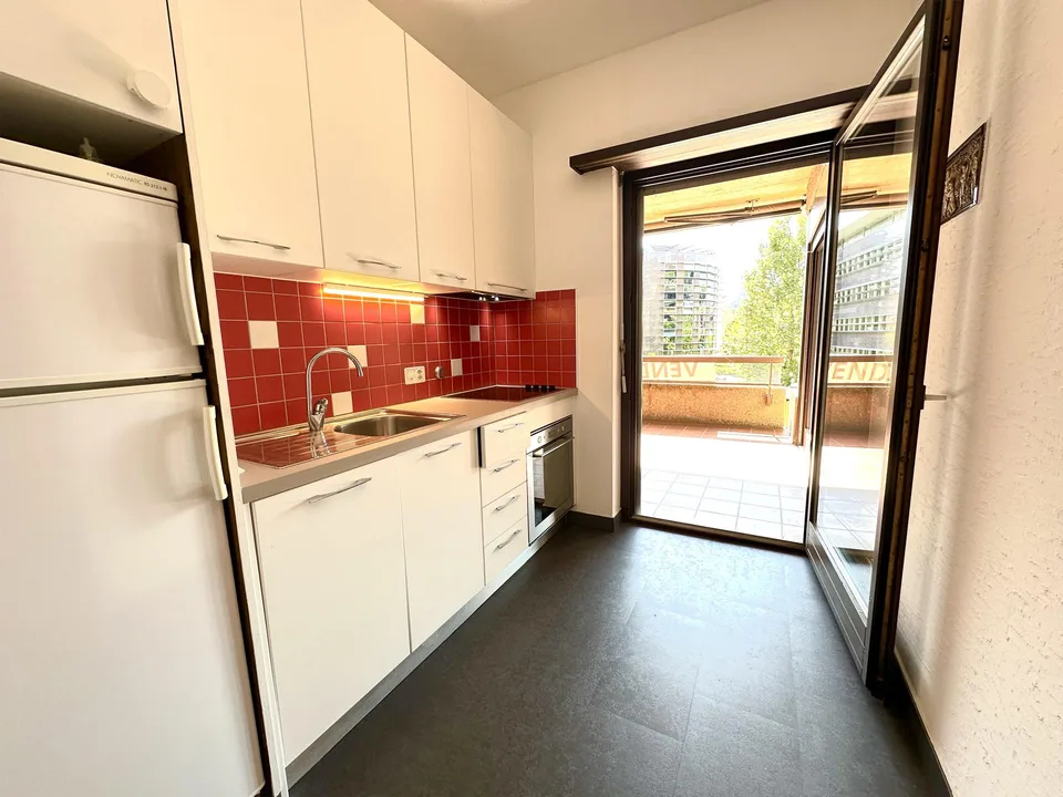 Elegante Appartamento 2.5 Locali in zona centrale con Balcone e Gar...