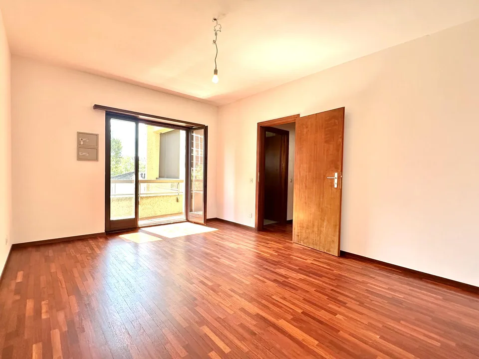 Elegante Appartamento 2.5 Locali in zona centrale con Balcone e Gar...