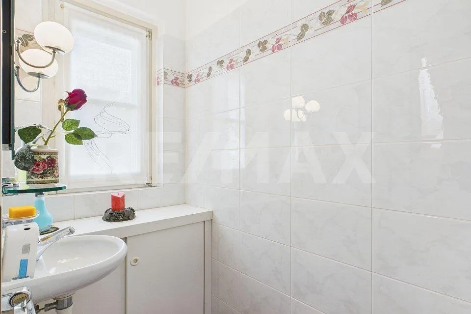 Elegante villa con piscina, bosco privato e vista sulla natura – Foto 12 von 13