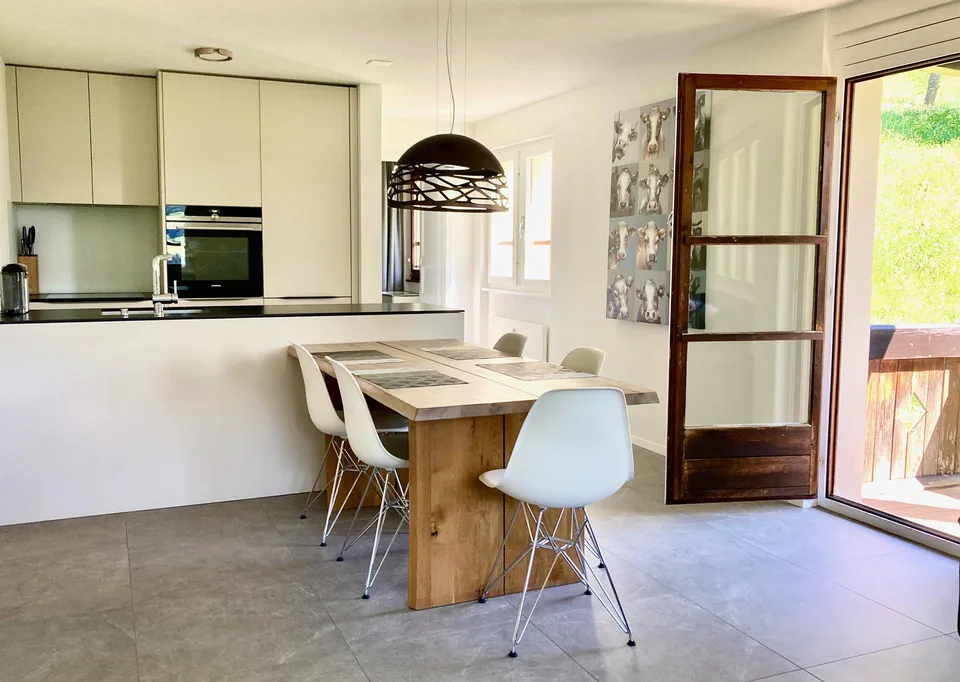 Top-moderne, hochwertig renovierte, helle 4.5 Zimmer Eck-Wohnung