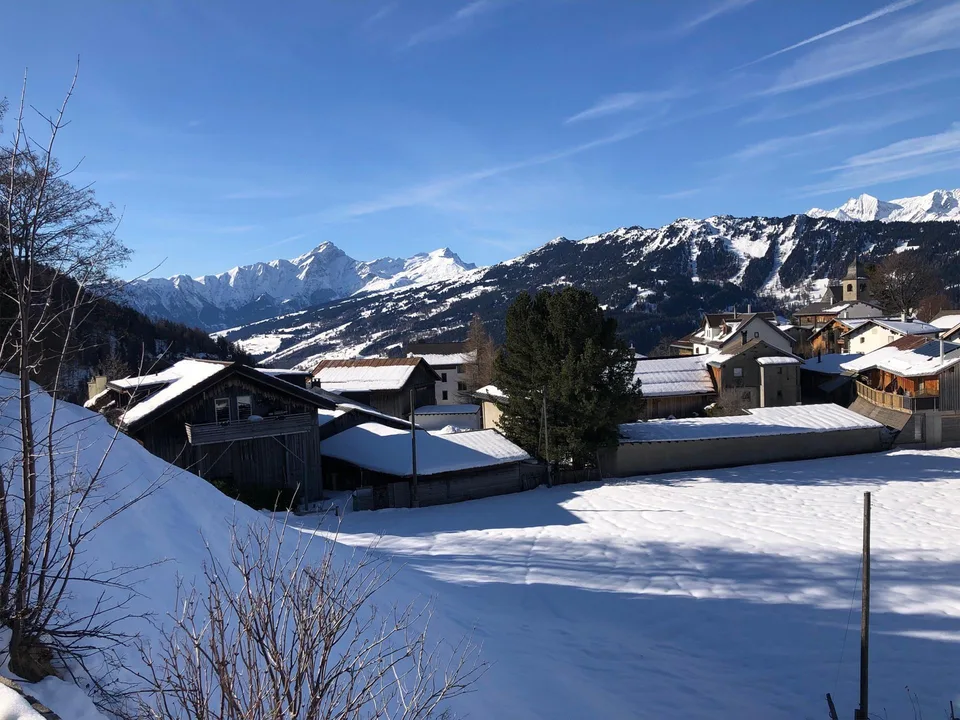 3,5-Zimmer-Erstwohnungen in Feldis – Sonnige Lage & moderne
