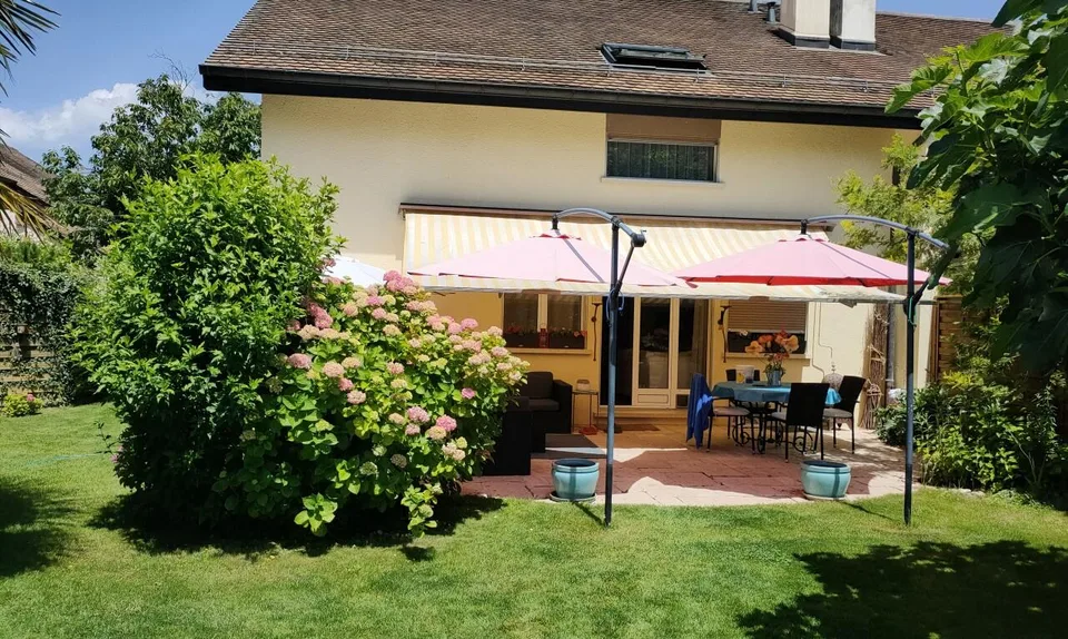 Casa familiare con piscina e grande giardino esposto a sud