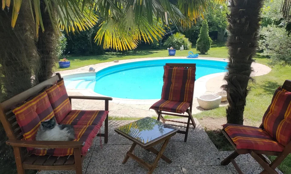 Casa familiare con piscina e grande giardino esposto a sud