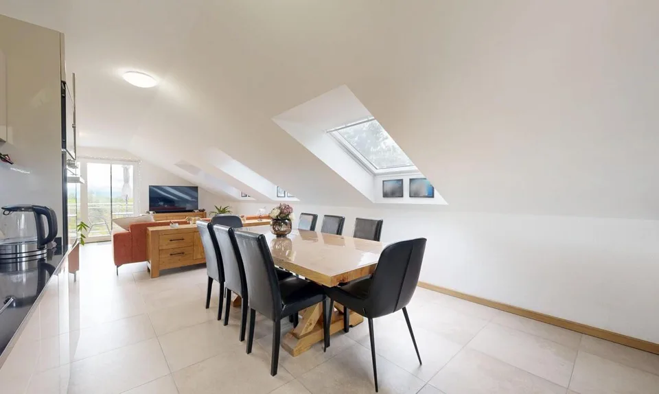 Attique contemporain traversant avec grand balcon et vue dégagée – photo 7 sur 19