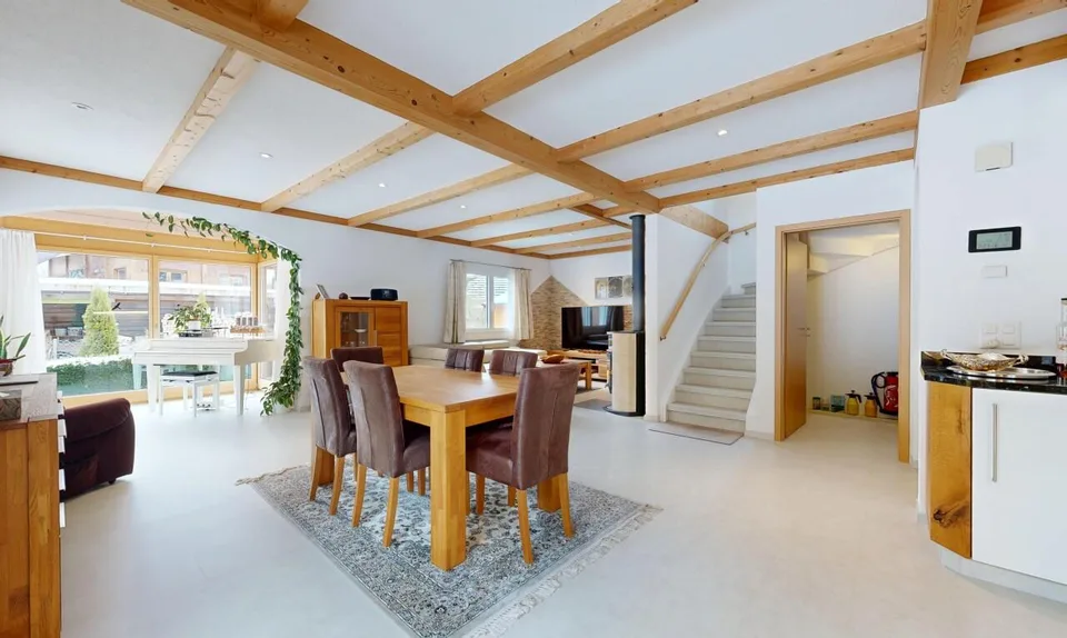Lichtdurchflutetes Familienhaus mit Garten und direktem Waldzugang