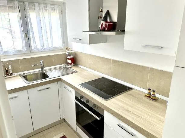 2-Zimmer-Wohnung im 1. OG sehr zentral, ruhig, sonnig mit schöner A... – photo 6 sur 19