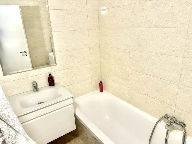 2-Zimmer-Wohnung im 1. OG sehr zentral, ruhig, sonnig mit schöner A... – photo 10 sur 19