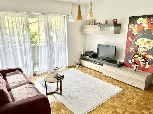 2-Zimmer-Wohnung im 1. OG sehr zentral, ruhig, sonnig mit schöner A...