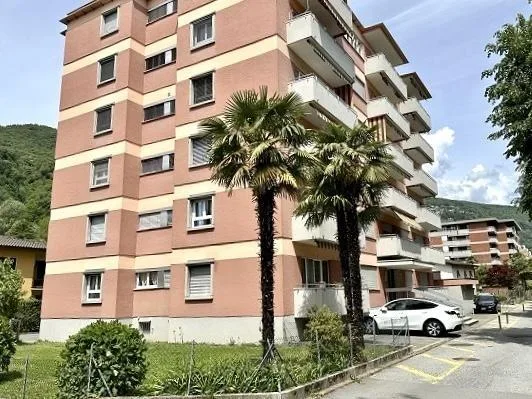 2-Zimmer-Wohnung im 1. OG sehr zentral, ruhig, sonnig mit schöner A...