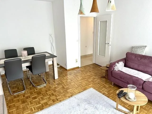 2-Zimmer-Wohnung im 1. OG sehr zentral, ruhig, sonnig mit schöner A...