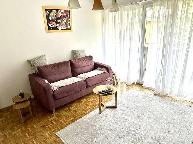 2-Zimmer-Wohnung im 1. OG sehr zentral, ruhig, sonnig mit schöner A...