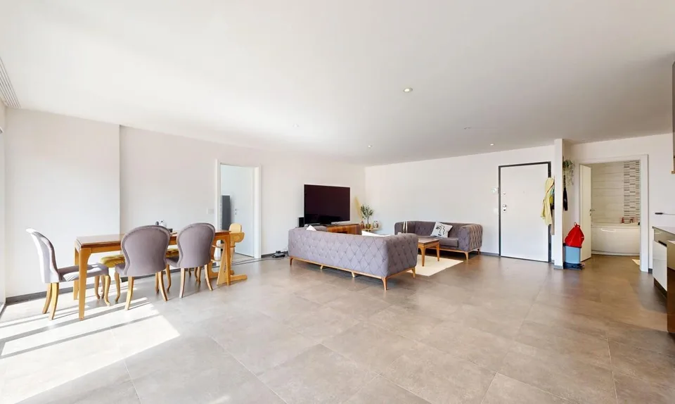 Grand 5,5p de 200 m² + Terrasses – Idéal Investisseurs ou Bi-familial