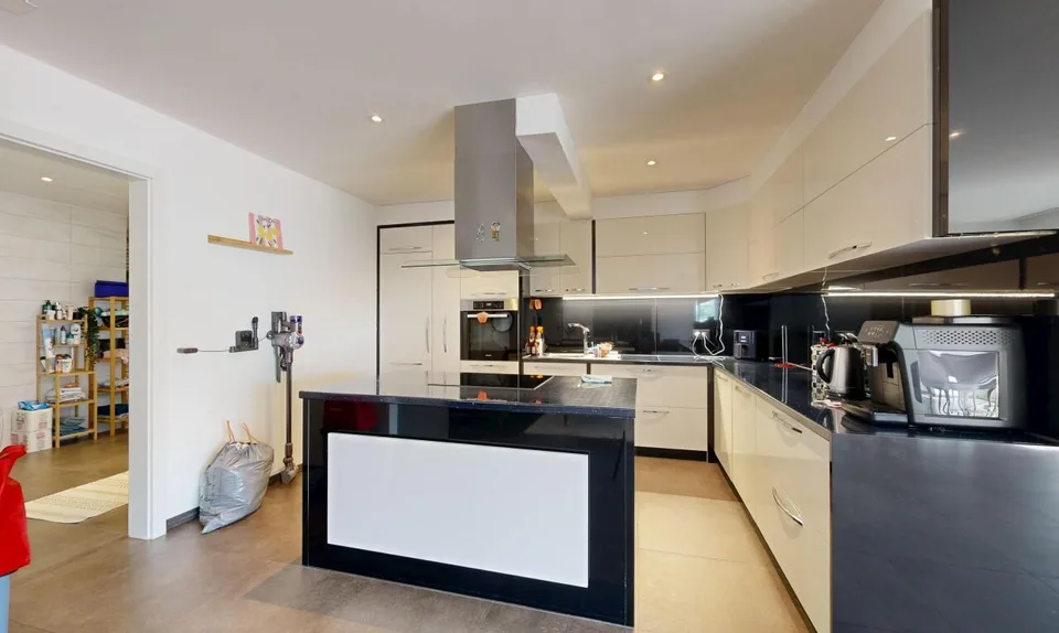 Grand 5,5p de 200 m² + Terrasses – Idéal Investisseurs ou Bi-familial
