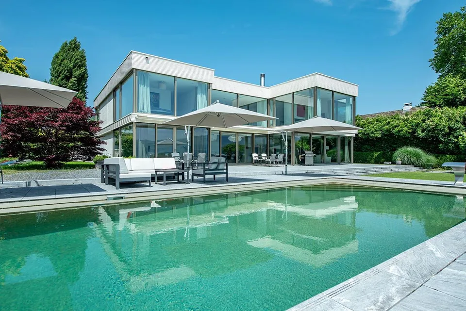 Luxus direkt am See in Stäfa – mit Aussenpool und privatem Badesteg