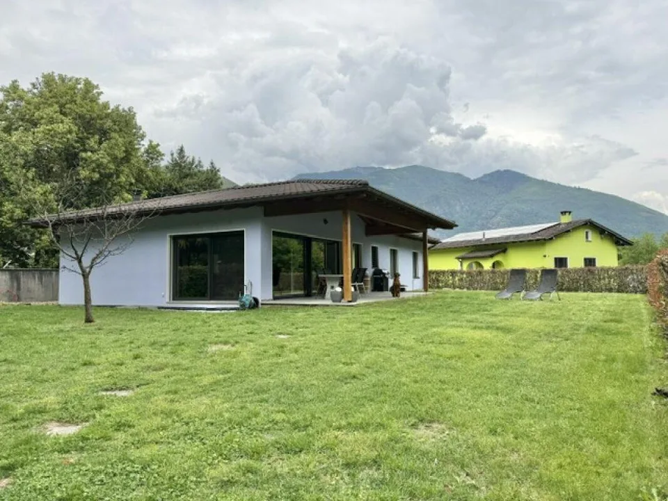 ZU VERKAUFEN IN GOLINO - MODERNES EINFAMILIENHAUS MIT EIGENEM GARTEN