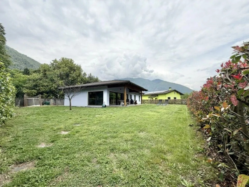 ZU VERKAUFEN IN GOLINO - MODERNES EINFAMILIENHAUS MIT EIGENEM GARTEN